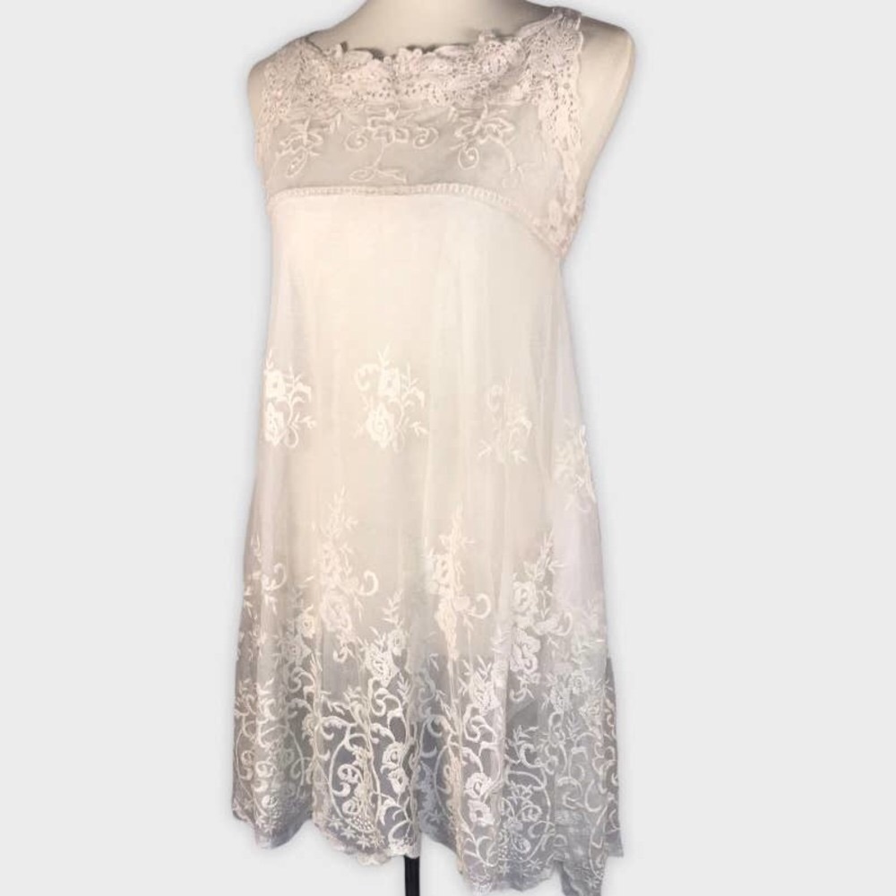 Chelsea & Violet White Lace Sheer Tunic Top Large